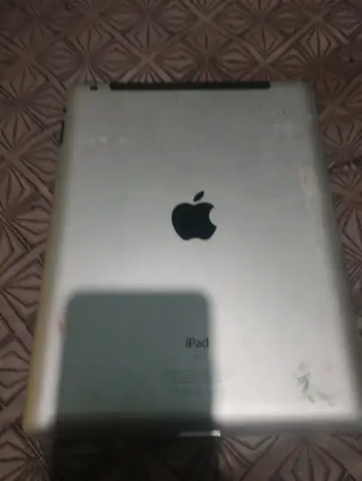 iPad usado con marcas de uso - miniatura 1