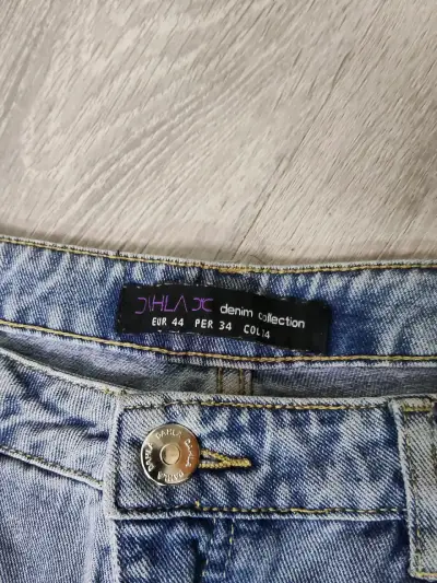 Jeans celestes con mariposas - miniatura 2