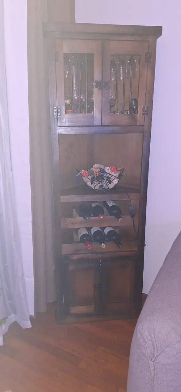 Armario de madera para vinos