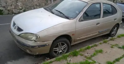 Renault megane año 2000 para desarme leer - miniatura 1