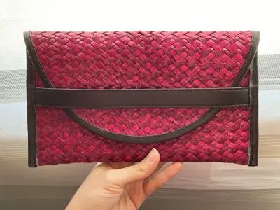 Cartera de mano tejida fucsia - miniatura 1