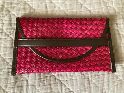 Cartera de mano tejida fucsia - miniatura 4