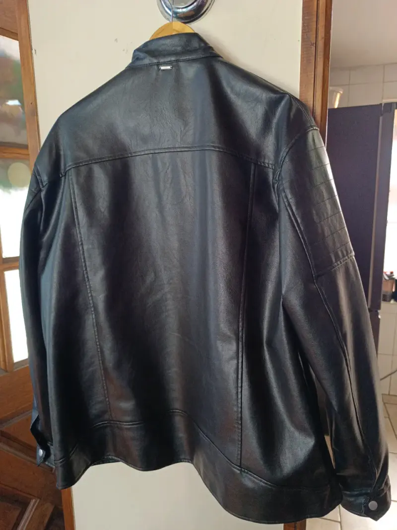 Chaqueta de ecocuero negra - 2