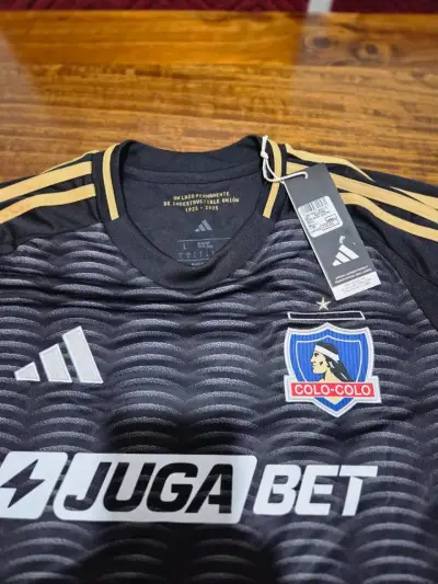 Polera blanca deportiva con logo - miniatura 6