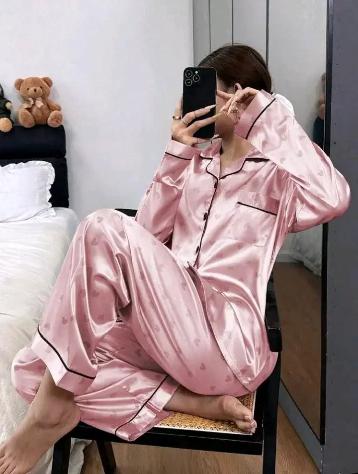 Pijama de satén rosado - 1