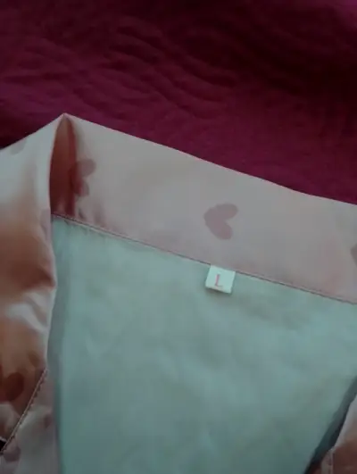 Pijama de satén rosado - miniatura 3