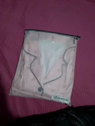 Pijama de satén rosado - miniatura 4