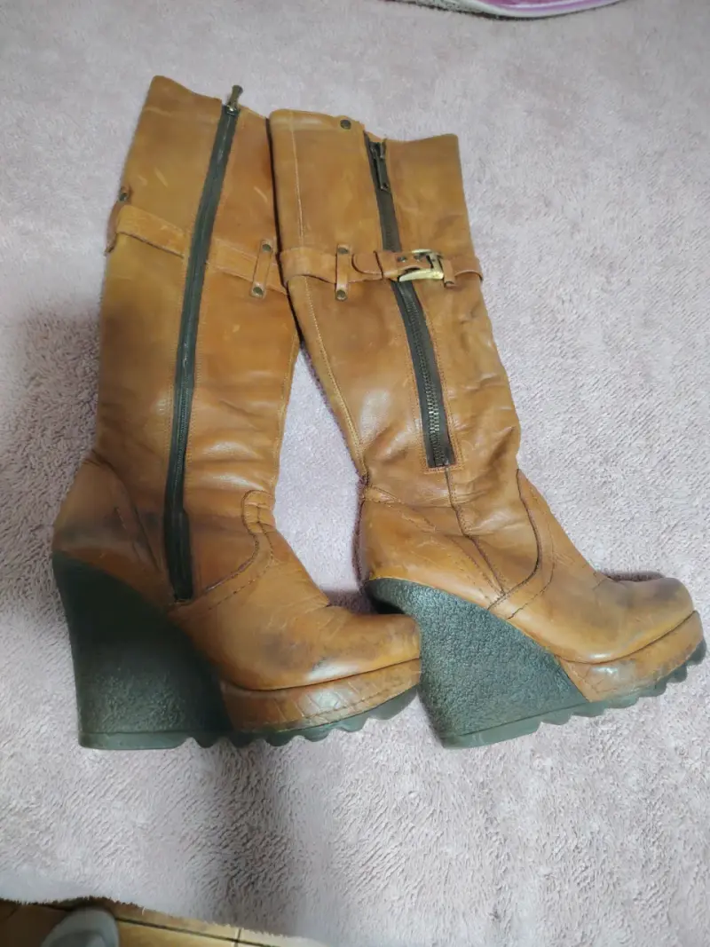 Botas de cuero marrón con plataforma