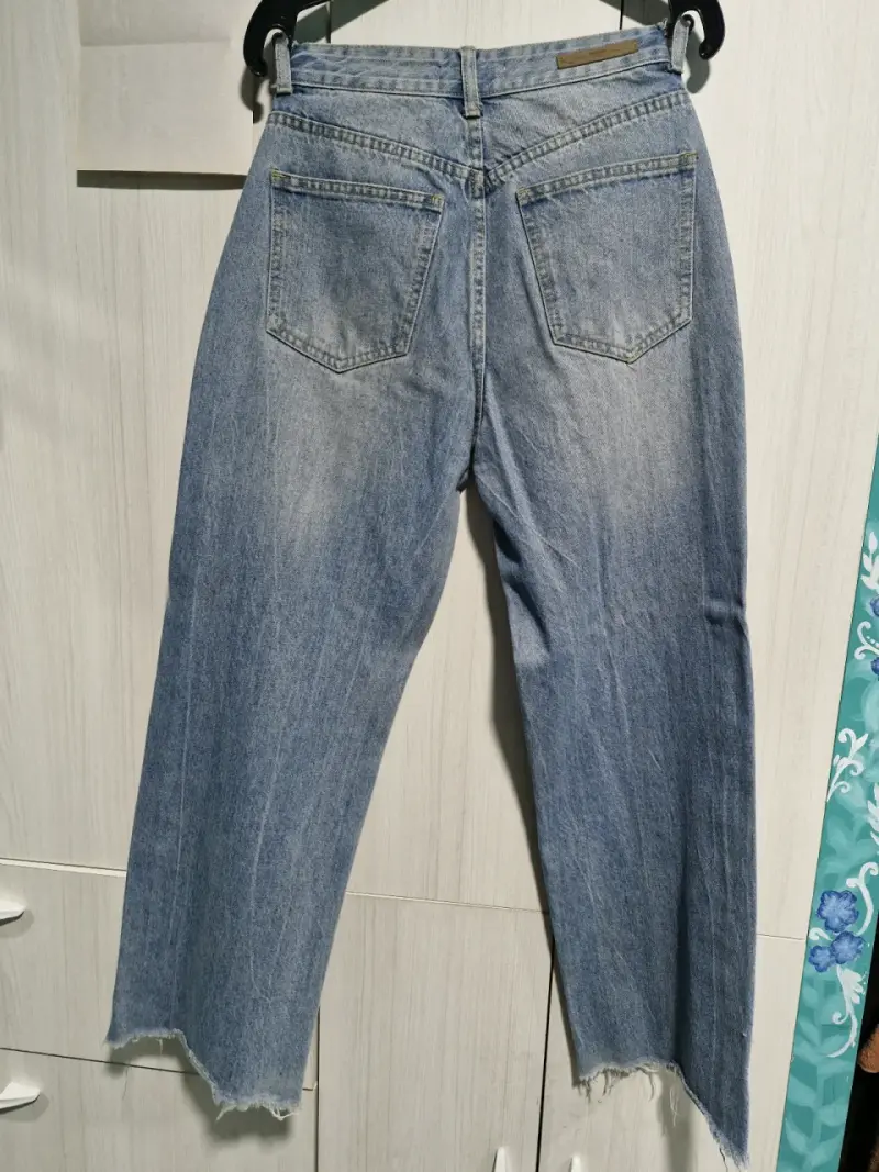 Jeans azules con franjas blancas - 2