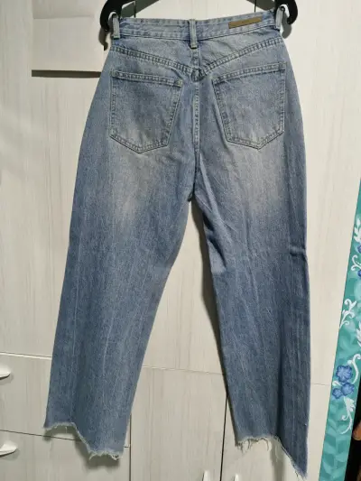 Jeans azules con franjas blancas - miniatura 2