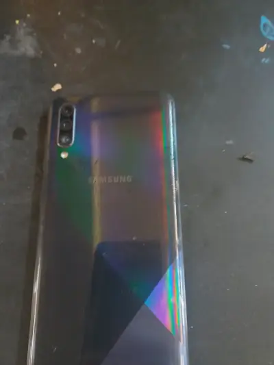 Teléfono móvil negro en buen estado - miniatura 3
