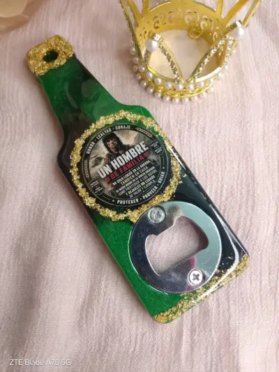 Destapador botellas personalizado en resina - miniatura 1