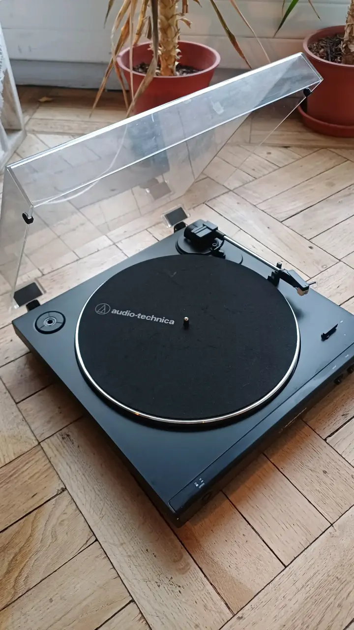 Tocadiscos Audio-Technica AT-LP60X - 1
