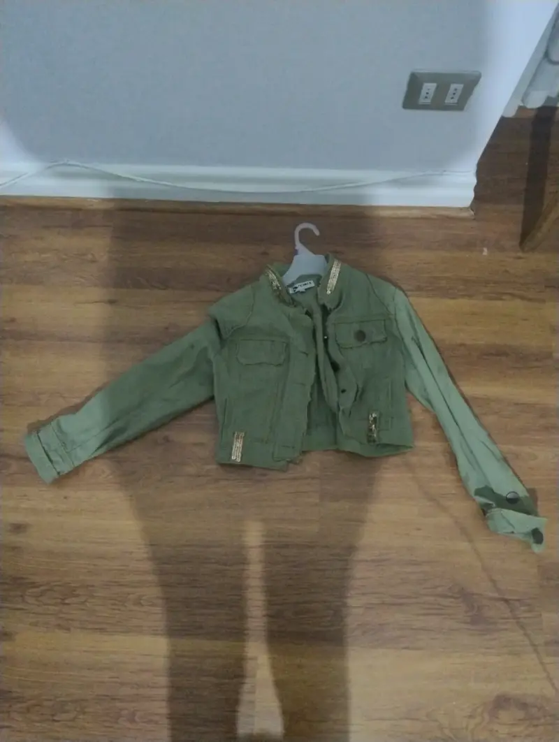 Chaqueta corta verde con apliques - 1
