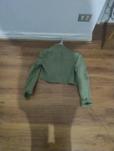 Chaqueta corta verde con apliques - miniatura 3