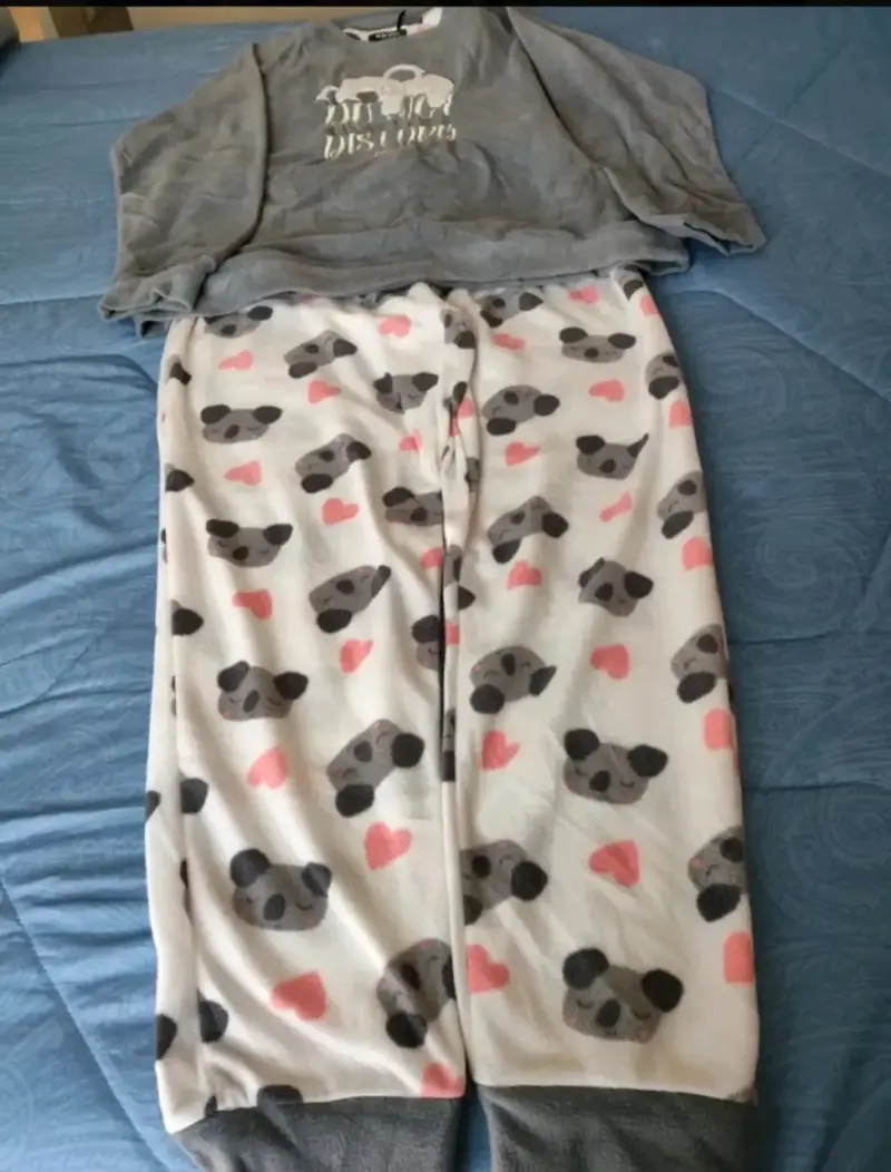 Pijama gris con diseño 'Disturbed' - 3