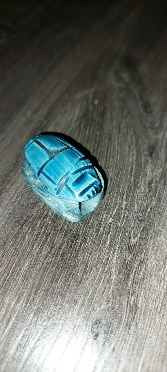 Escarabajo decorativo azul de la suerte - 1