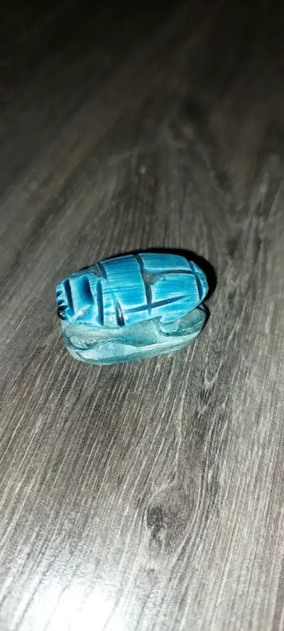 Escarabajo decorativo azul de la suerte - miniatura 2