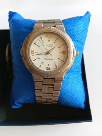 Reloj Citizen Quartz Titanio - miniatura 1