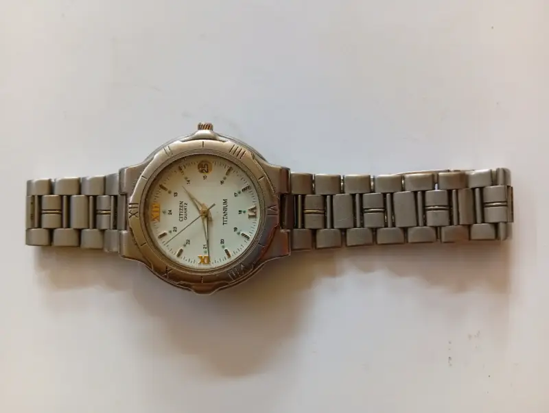 Reloj Citizen Quartz Titanio - 2