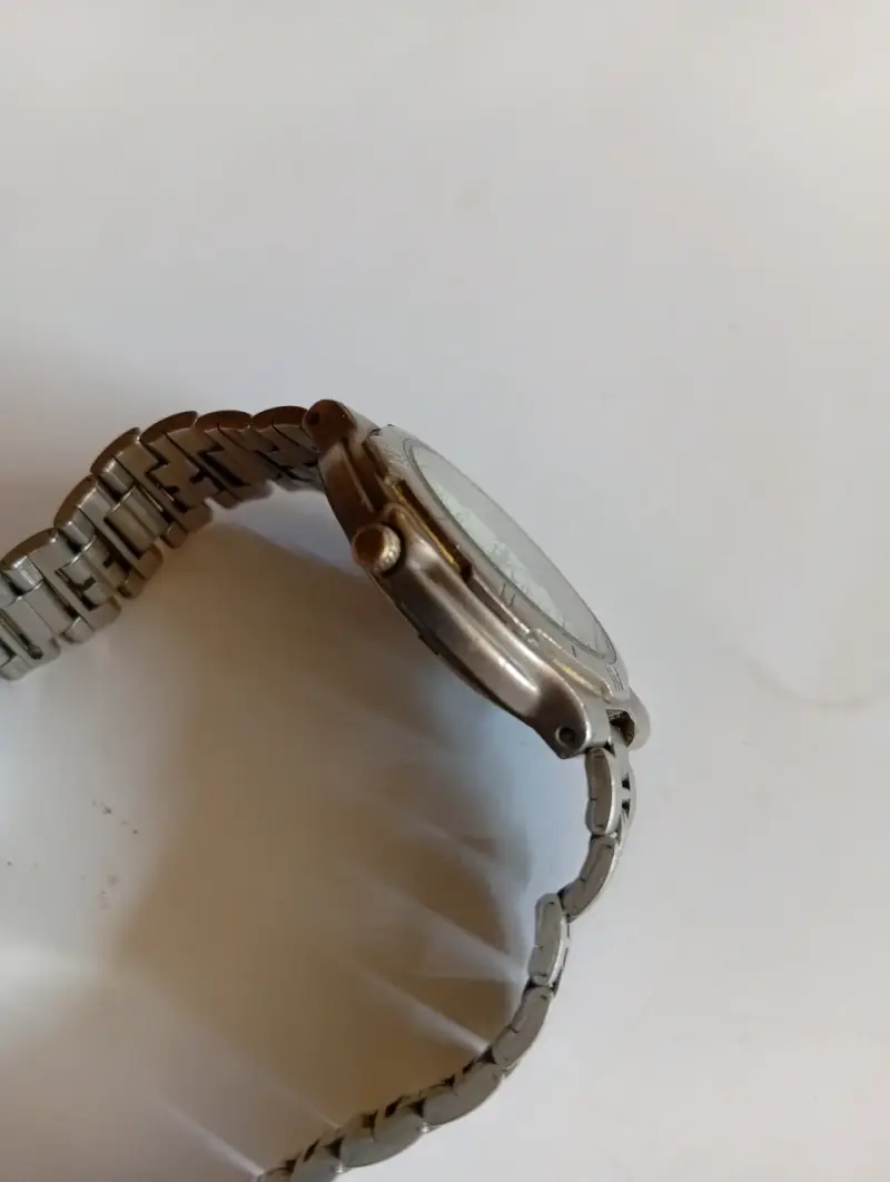 Reloj Citizen Quartz Titanio - 4