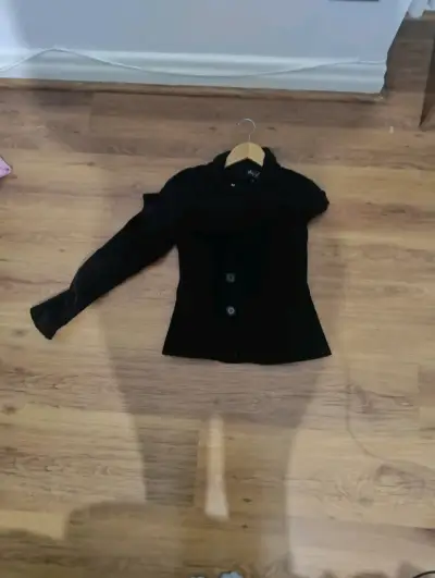 Chaqueta negra elegante - miniatura 1