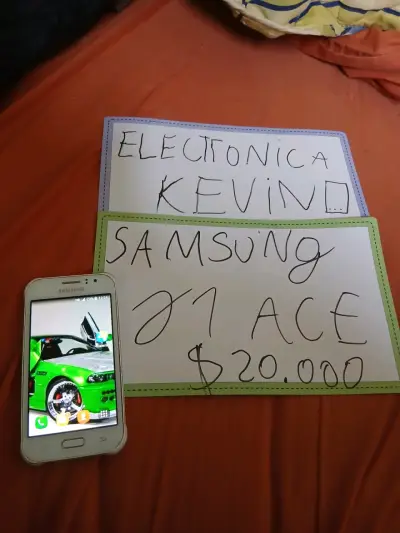 Samsung Galaxy j1  Ace - miniatura 1