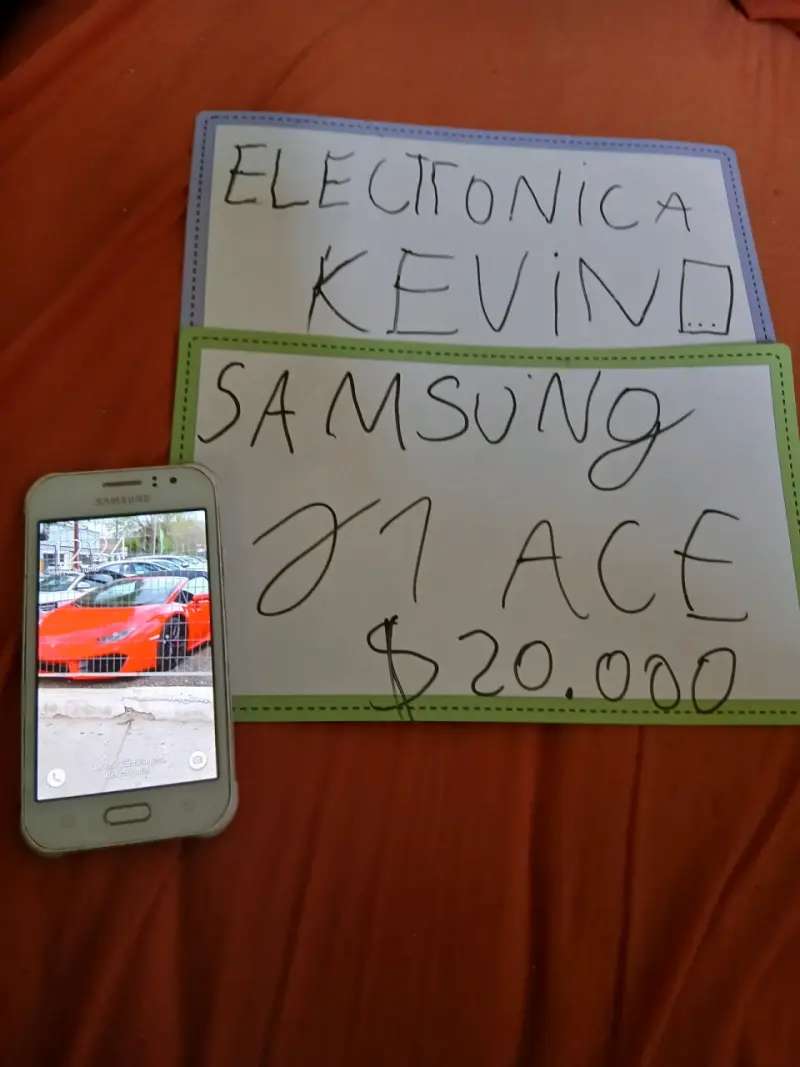 Samsung Galaxy j1 Ace - 2