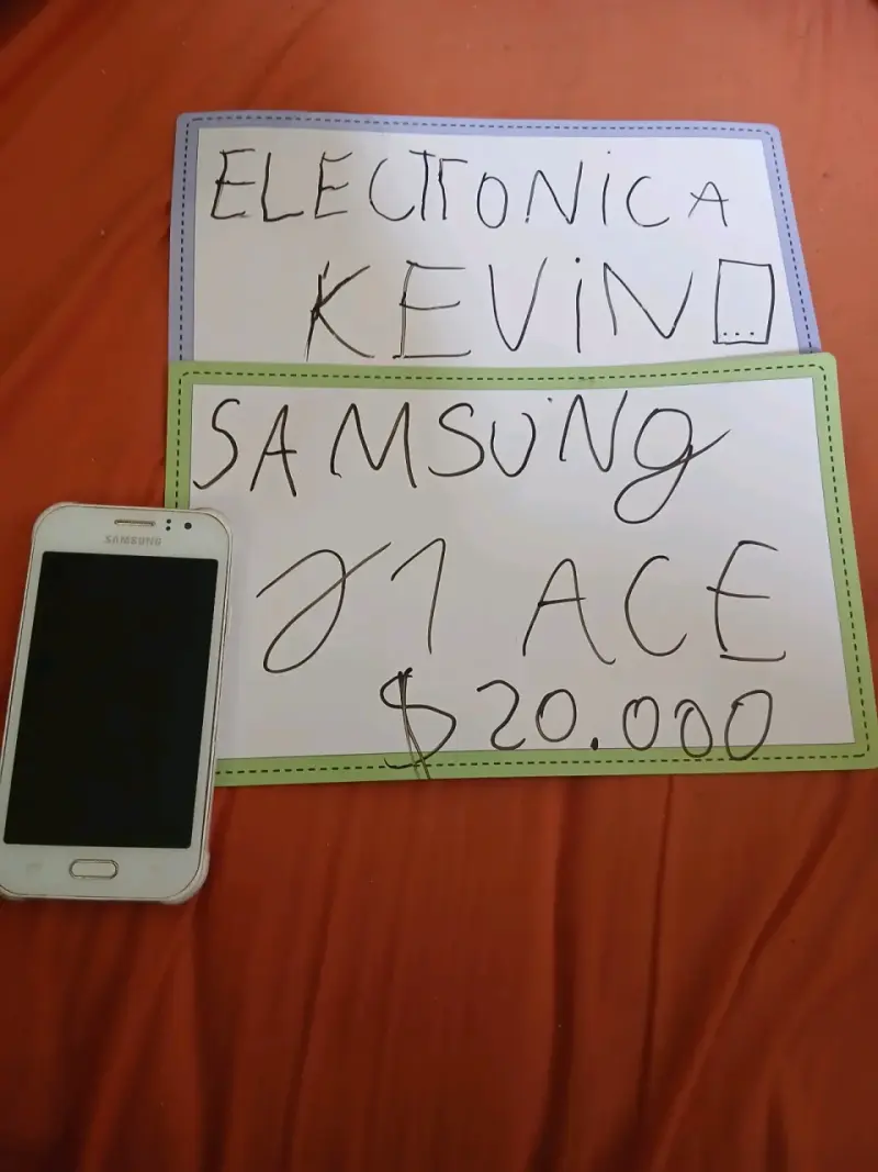 Samsung Galaxy j1 Ace - 4