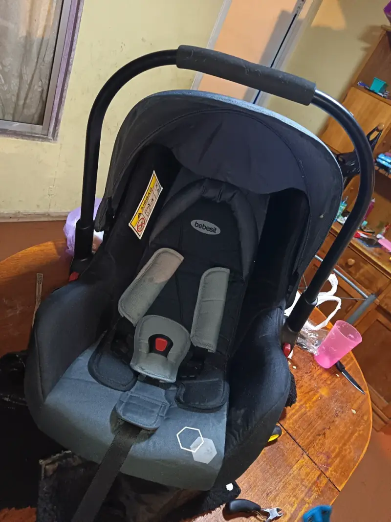 Silla de auto Bebesit negra - 2