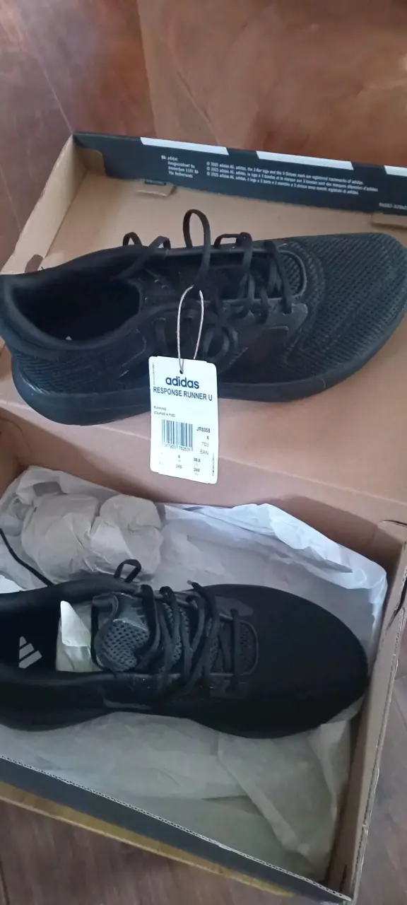 Zapatillas Adidas negras nuevas - 1