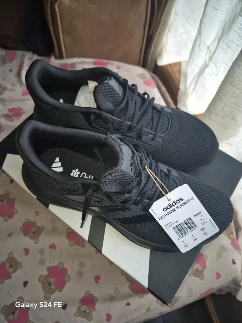 Zapatillas Adidas negras nuevas - 3