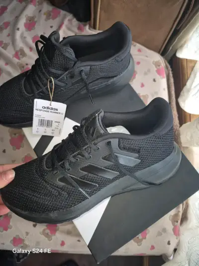 Zapatillas Adidas negras nuevas - miniatura 4