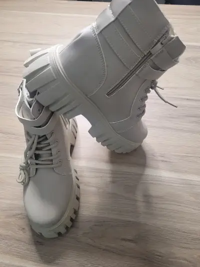 Botines beis con cremallera - miniatura 1