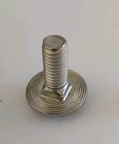 Tornillo metálico corto - miniatura 1