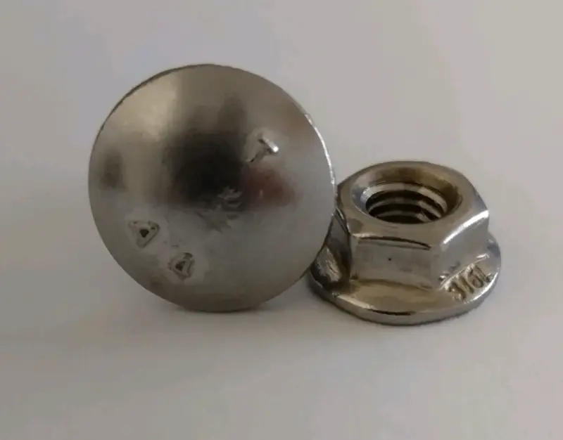 Tornillo metálico corto - 4