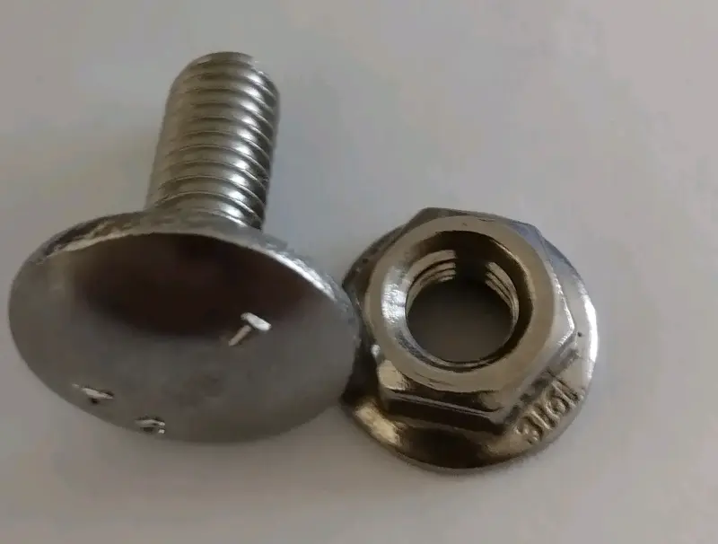 Tornillo metálico corto - 5