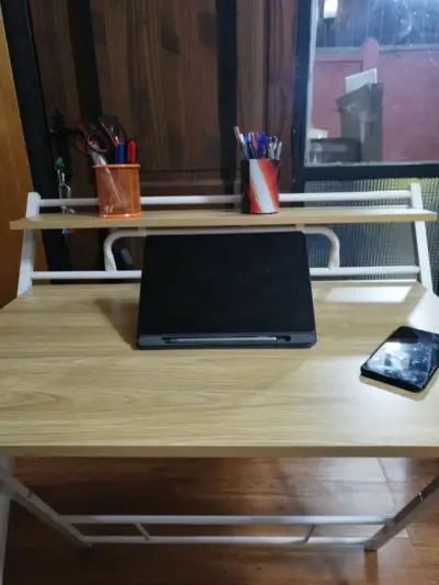 Escritorio de madera y metal - miniatura 3