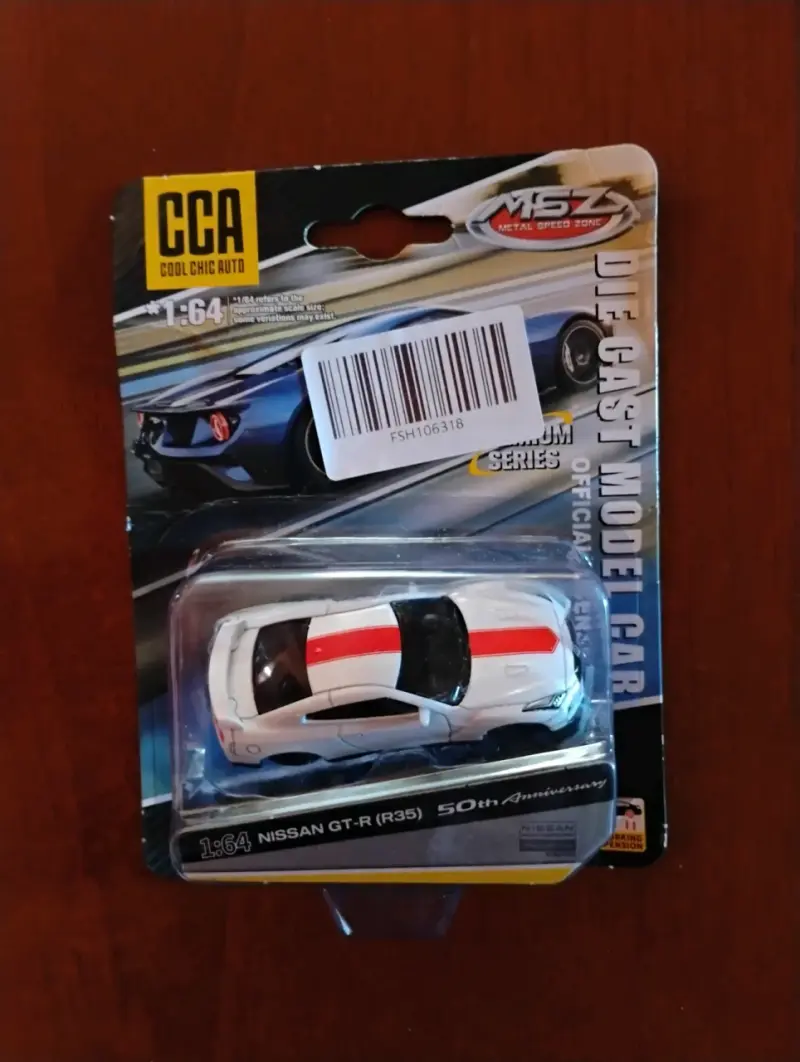 Auto de juguete Nissan GT-R 1:64