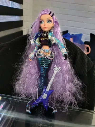 Muñeca sirena MERMAZE rock con guitarra - miniatura 1