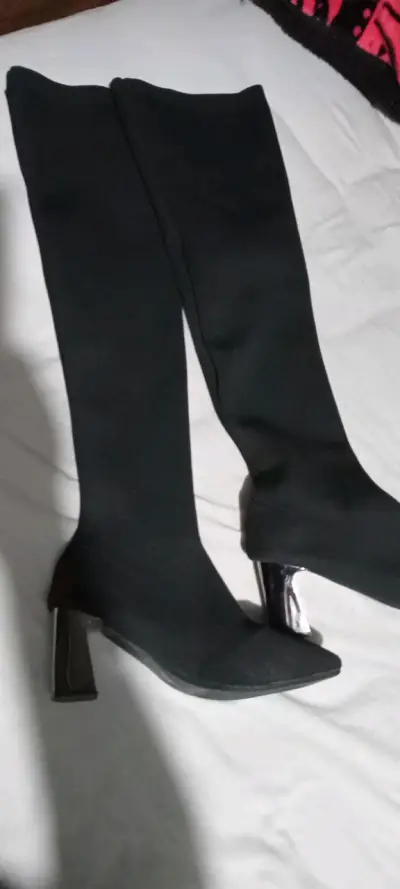 Botas negras tejidas  con tacón alto - miniatura 1
