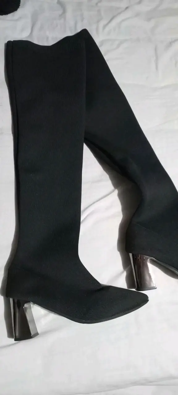 Botas negras tejidas  con tacón alto - 5