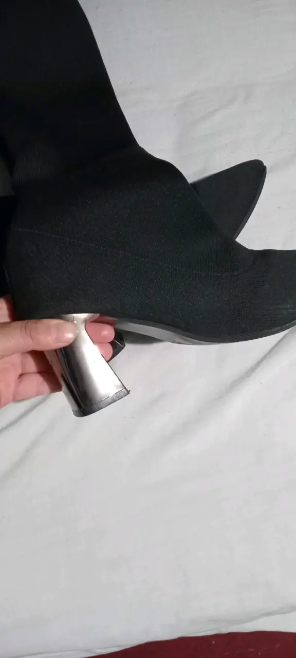 Botas negras tejidas  con tacón alto - 6
