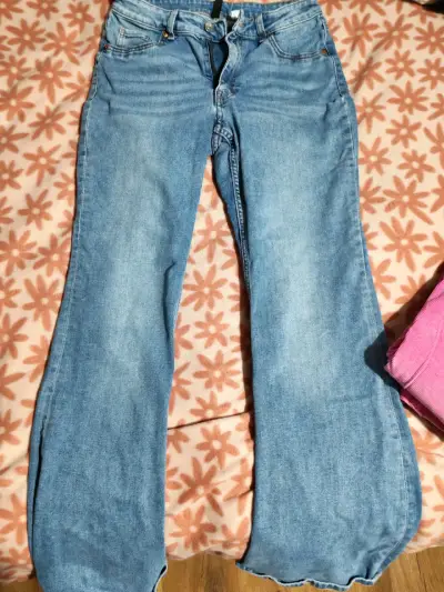Jeans azules acampanados - miniatura 1