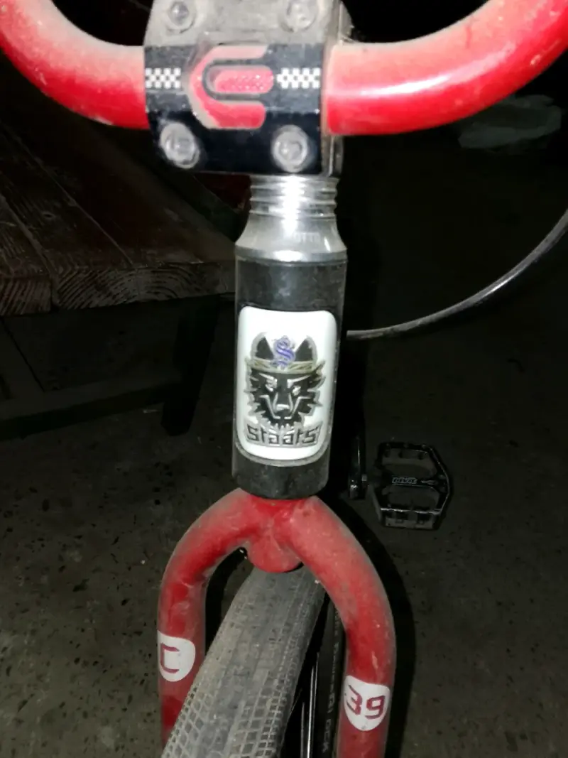 Bicicleta BMX roja y negra - 5
