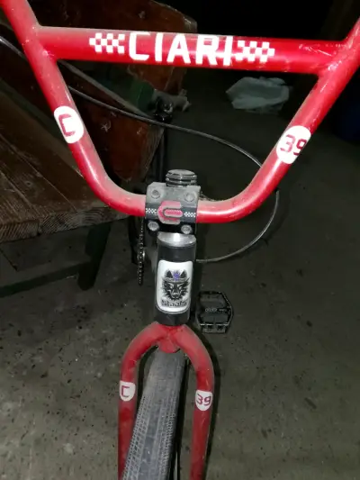 Bicicleta BMX roja y negra - miniatura 6