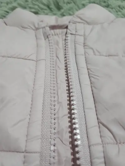 Chaqueta acolchada sin mangas - miniatura 3
