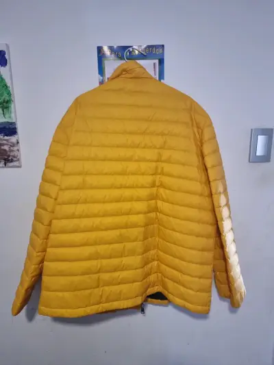 Chaqueta acolchada amarilla marca " La Martina" - miniatura 2