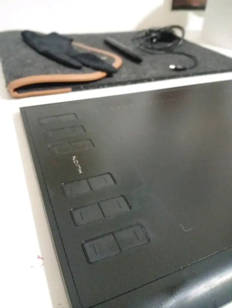 Tableta gráfica Huion con lápiz y accesorios - 2