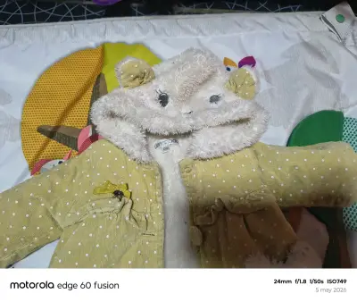 Abrigo infantil con orejas de oso - miniatura 1
